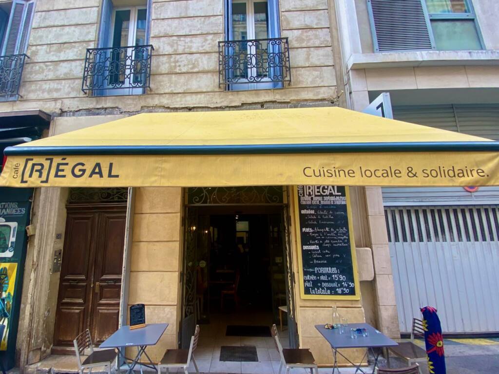 afé Régal : cantine de cuisine locale et solidaire à Marseille (terrasse)