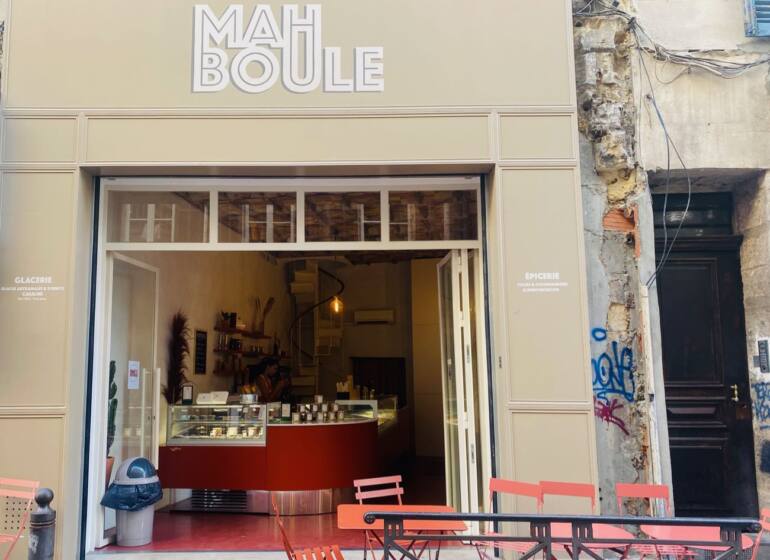 Mahboule : Glacier dans le quartier Noailles à Marseille (façade) Marseille