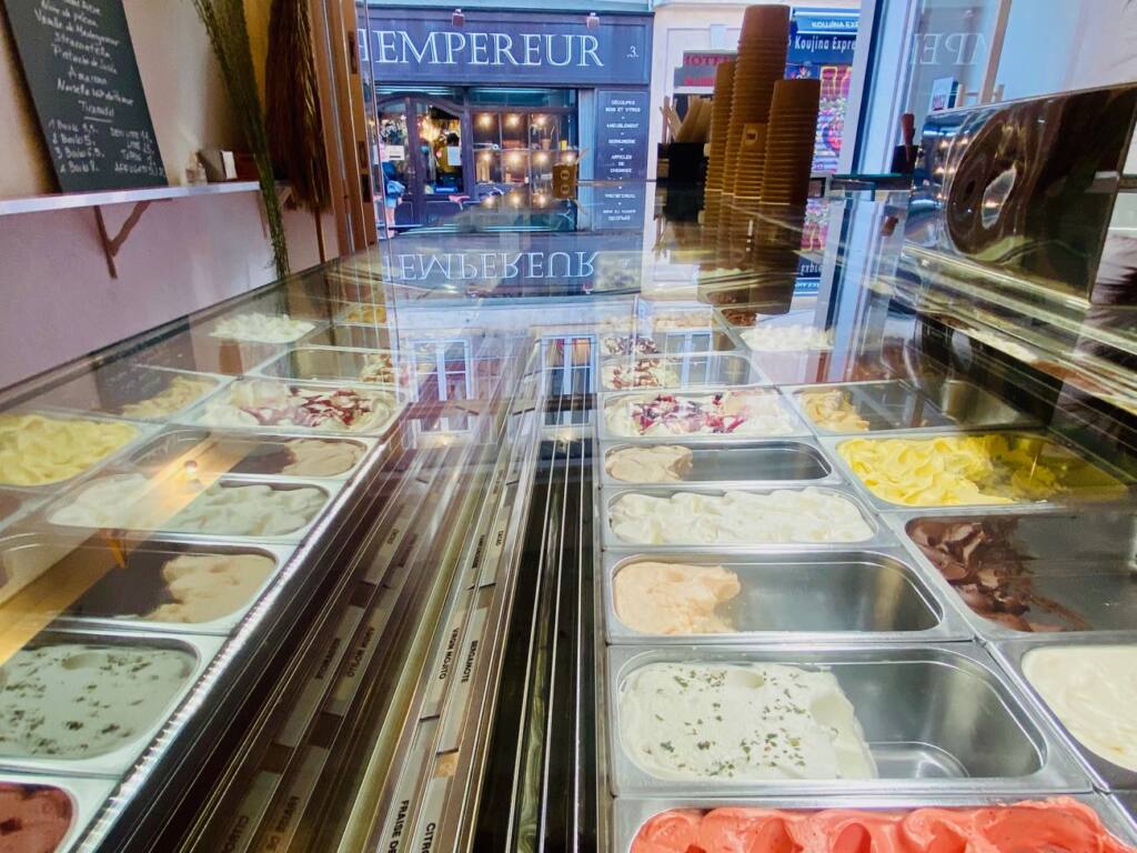Mahboule, ice-cream parlour in Marseille, city guide love spots (counter)