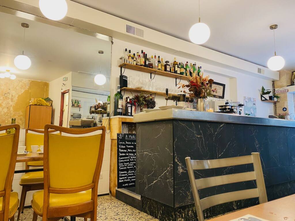 A Moro: franco-italian bistrot in Marseille, city guide love spots (interior)