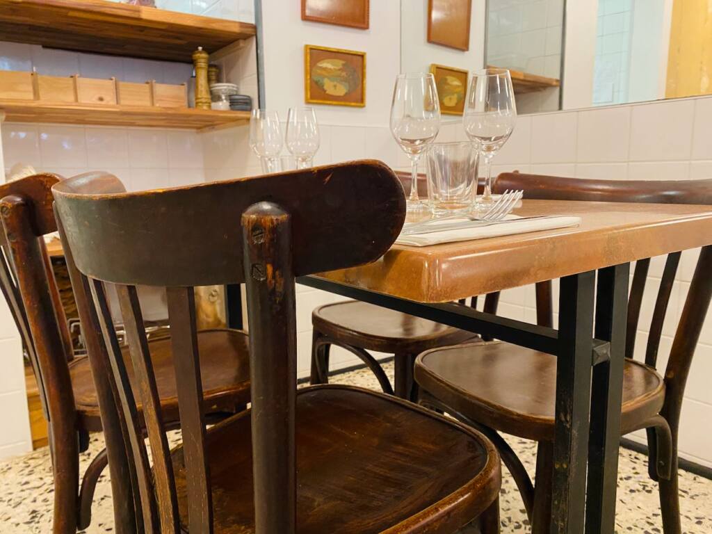 A Moro: bistrot à Marseille (tables)