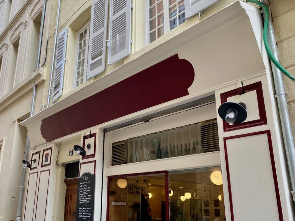 A Moro: franco-italian bistrot in Marseille, city guide love spots (frontage)