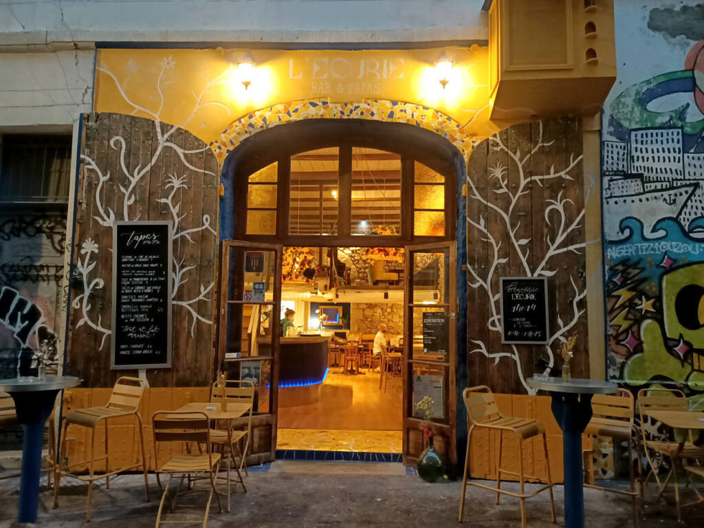 L'Ecurie, tapas bar in Marseille, city guide love spots (frontage)