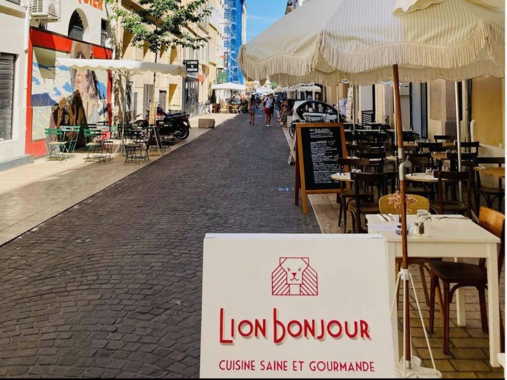 Lion Bonjour : Cantine avec cuisine maison et de saison dans le quartier de l'Opéra à Marseille (rue Glandèves)
