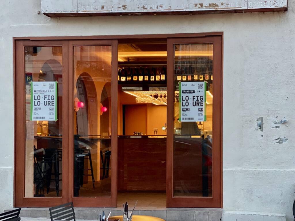 Figure : bar à vins et cave à manger dans le quartier Vauban à Marseille (façade)