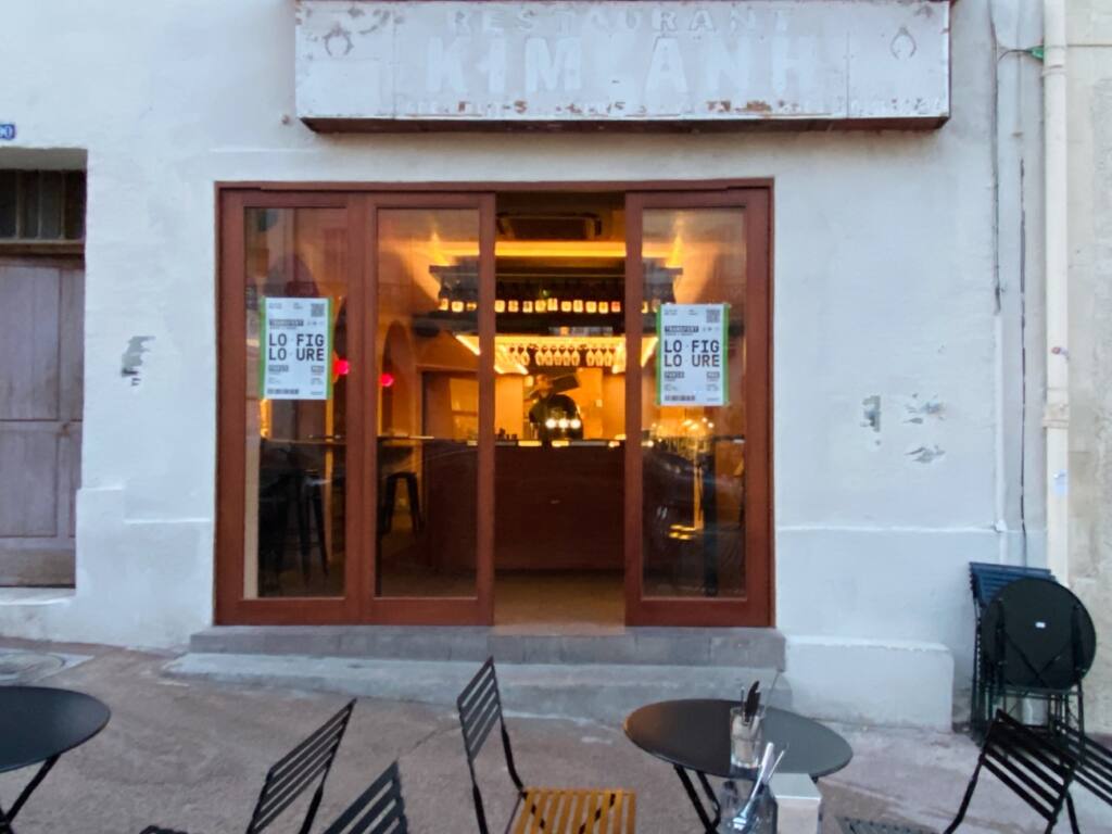 Figure : bar à vins et cave à manger dans le quartier Vauban à Marseille (terrasse)