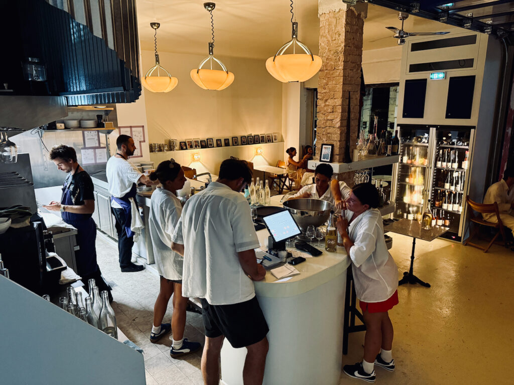 La poissonnerie Kennedy est un restaurant de poissons et fruits de mer située dans le quartier de Malmousque à Marseille. (équipe)