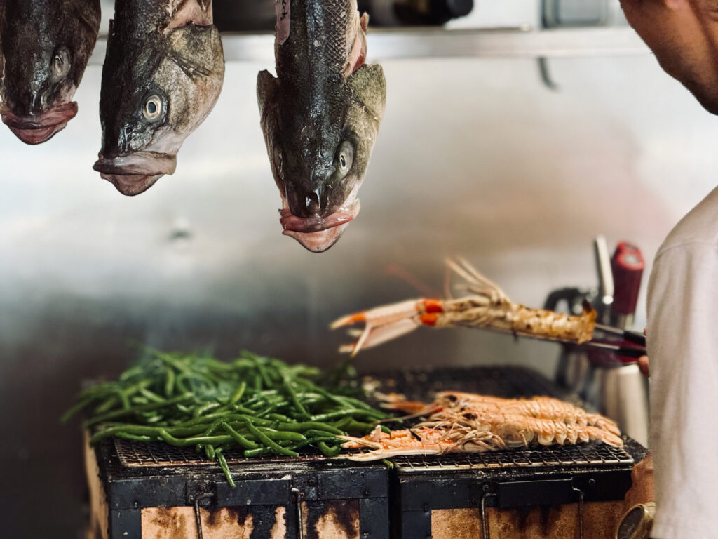 La poissonnerie Kennedy est un restaurant de poissons et fruits  de mer située dans le quartier de Malmousque à Marseille.