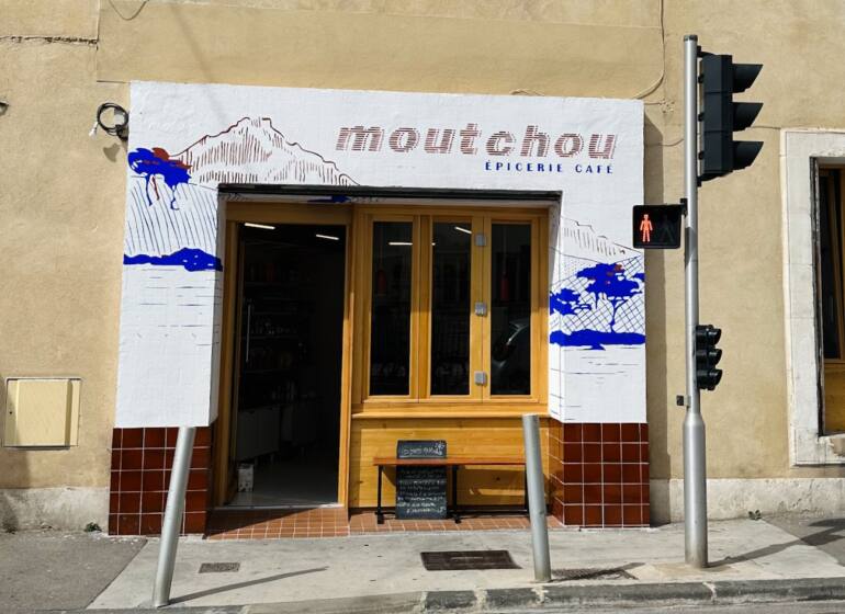 Moutchou : Epicerie, café et cantine dans le village d'Endoume à Marseille (Facade)