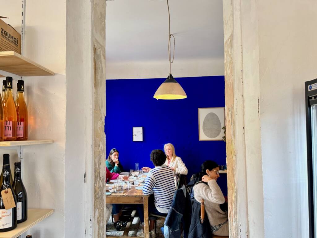 Moutchou : Epicerie, café et cantine dans le village d'Endoume à Marseille (salle à manger)