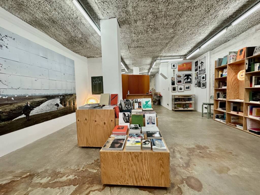 Ensemble - Bookshop and photo gallery in Marseille - City Guide Love Spots (interior)