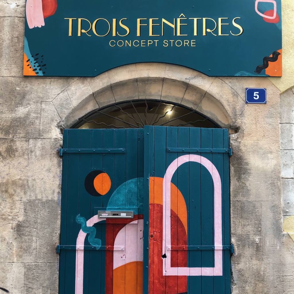 LN Graph : peintre en lettres à Marseille (trois fenêtres)