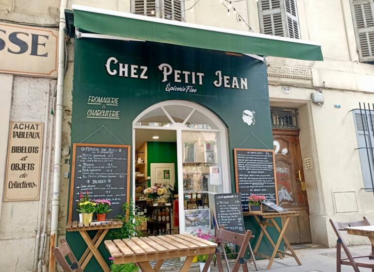 Chez Petit Jean, épicerie à Marseille : devanture