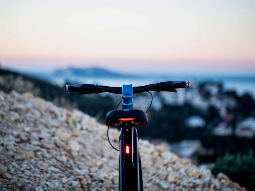 IWEECH - Electric bikes made in Marseille - City Guide Love spots (bike adventure)