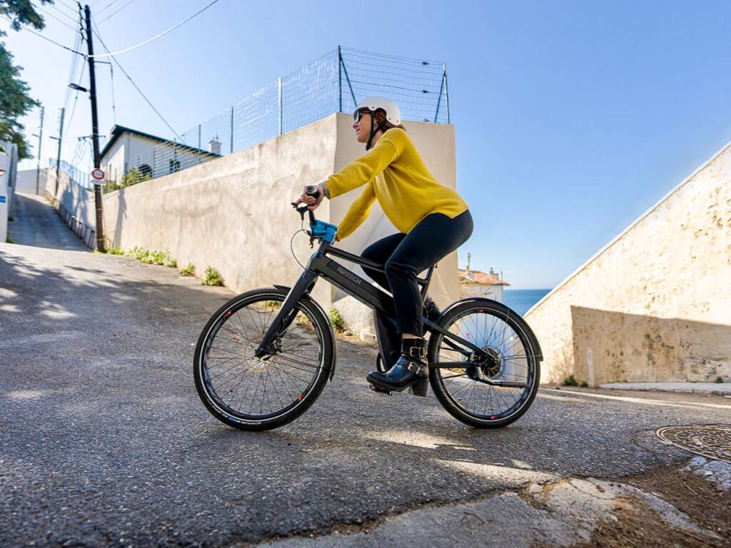 IWEECH - Electric bikes made in Marseille - City Guide Love spots (riding a bike)