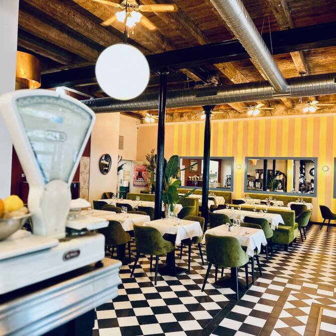 Les Danaïdes : café, bar et brasserie méditerranéenne dans le quartier des Réformés à Marseille