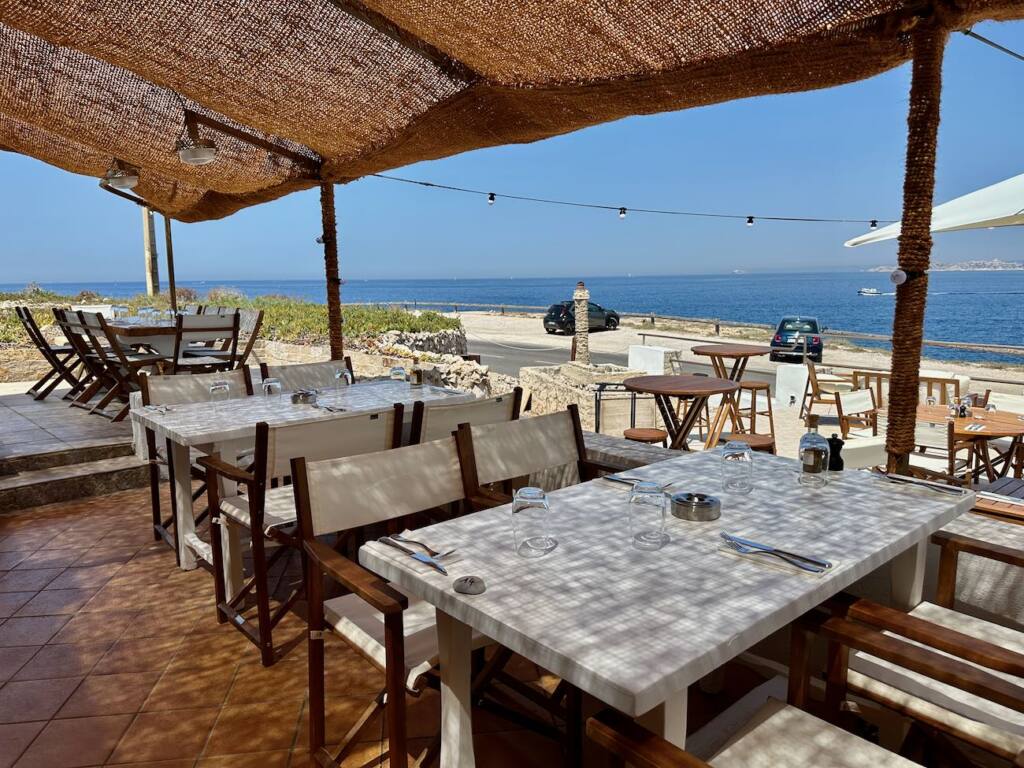 La Carte Blanche, restaurant in les coudes near Marseille, city guide love spots (tables)