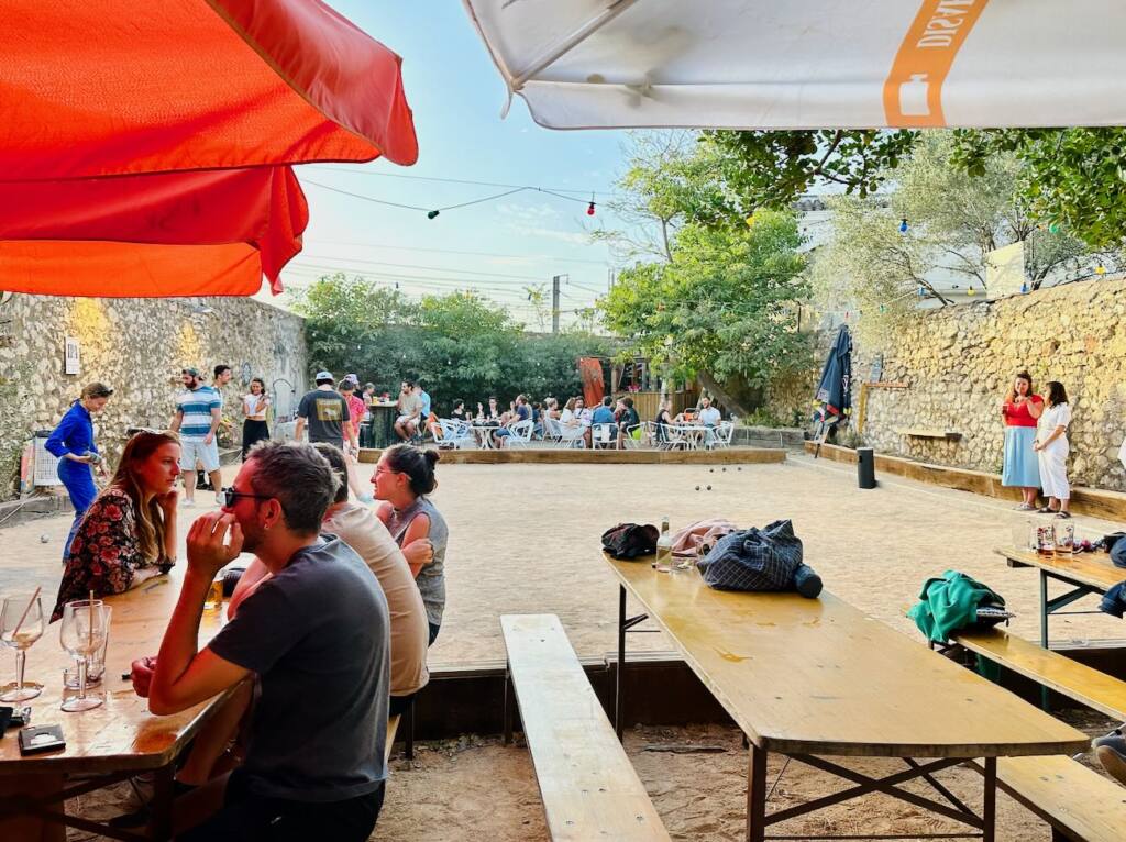 Au pieds tanqués: bar, restaurant et pétanque à Marseille (terrain petanque)