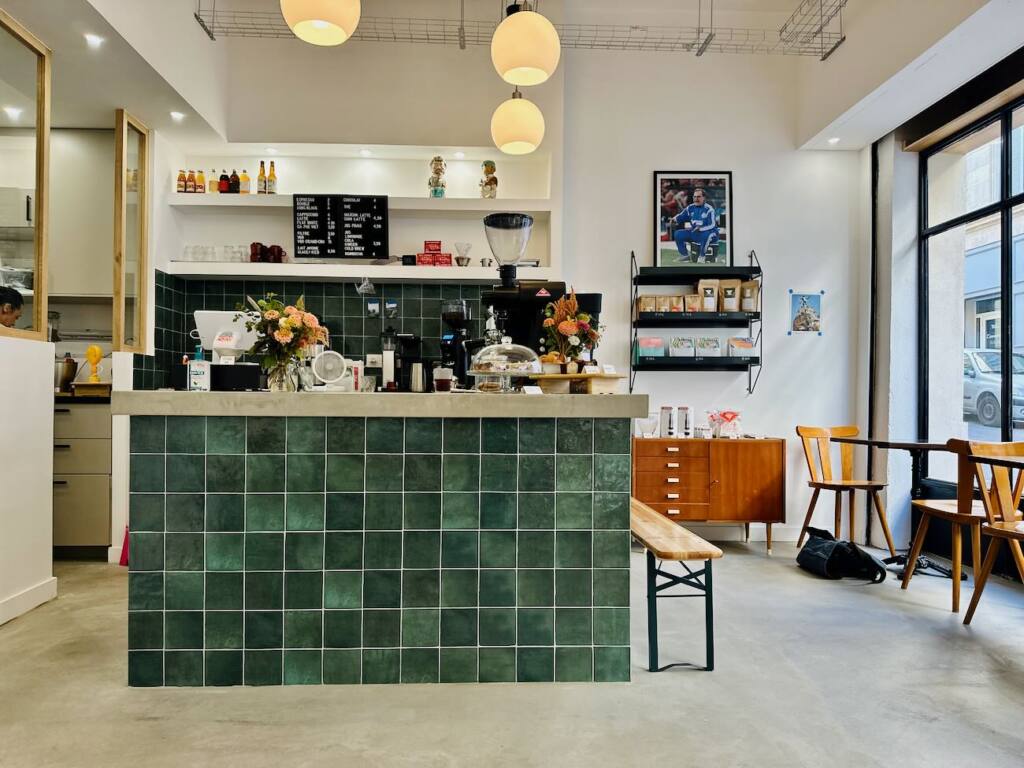 Pollux - Coffee shop in Marseille - City Guide Love Spots (counter)