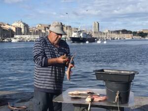 Bouillabaisse Turfu – Seafood street food in Marseille – City Guide Love Spots (fisherman)
