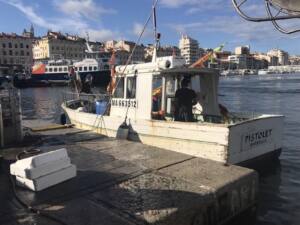 Bouillabaisse Turfu – Seafood street food in Marseille – City Guide Love Spots (boat)