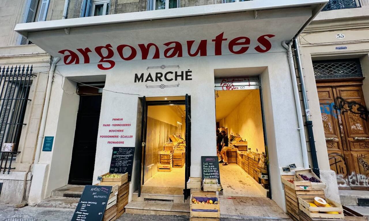 Marché des Argonautes : Halles alimentaires sur le Boulevard Longchamp à Marseille (façade)