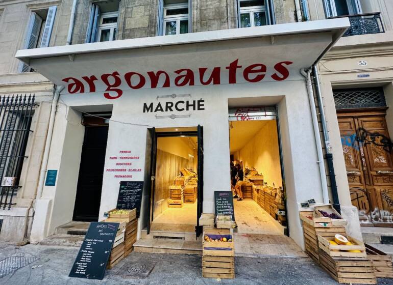 Marché des Argonautes : Halles alimentaires sur le Boulevard Longchamp à Marseille (façade)