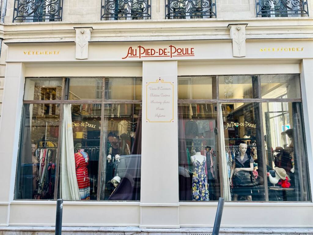 Au Pied-de-Poule, Thrift store in Marseille, City Guide Love Spots (exterior)