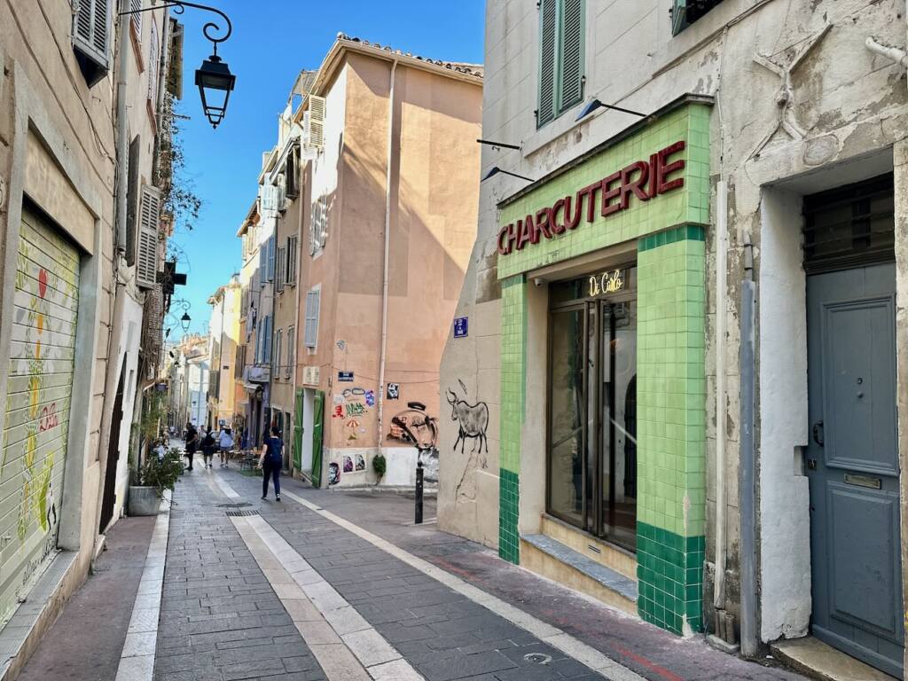 Di Carlo : Bar à tapas dans le quartier du Panier à Marseille (Rue)