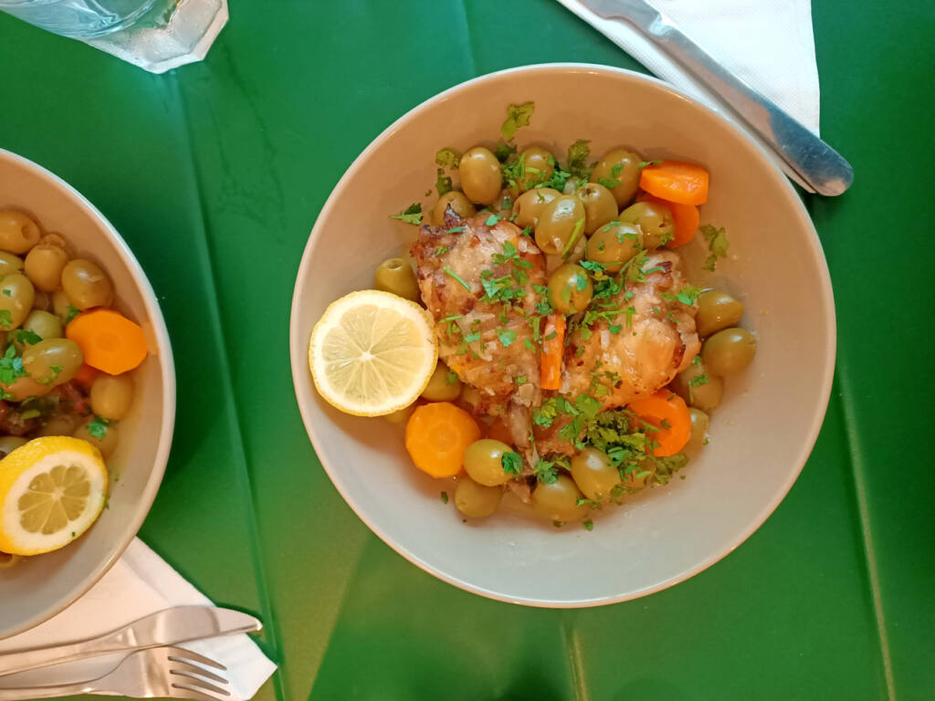 Safia, cuisine de yema : restaurant algérien à Marseille : poulet aux olives (djej bel zitoune)