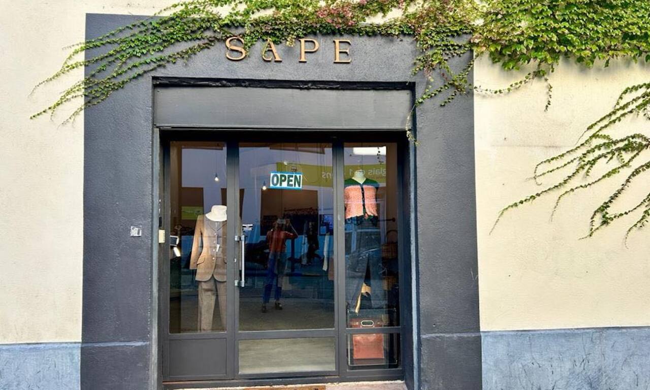 Sape est une boutique de vêtements et d’accessoires vintage situé dans le quartier de la place du 4 Septembre à Marseille (devanture)