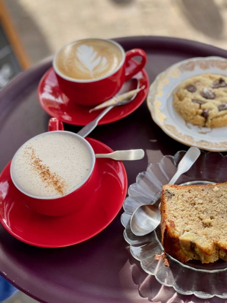 Beans : English breakfast, brunch et lunch en service continu à Marseille (café latte)