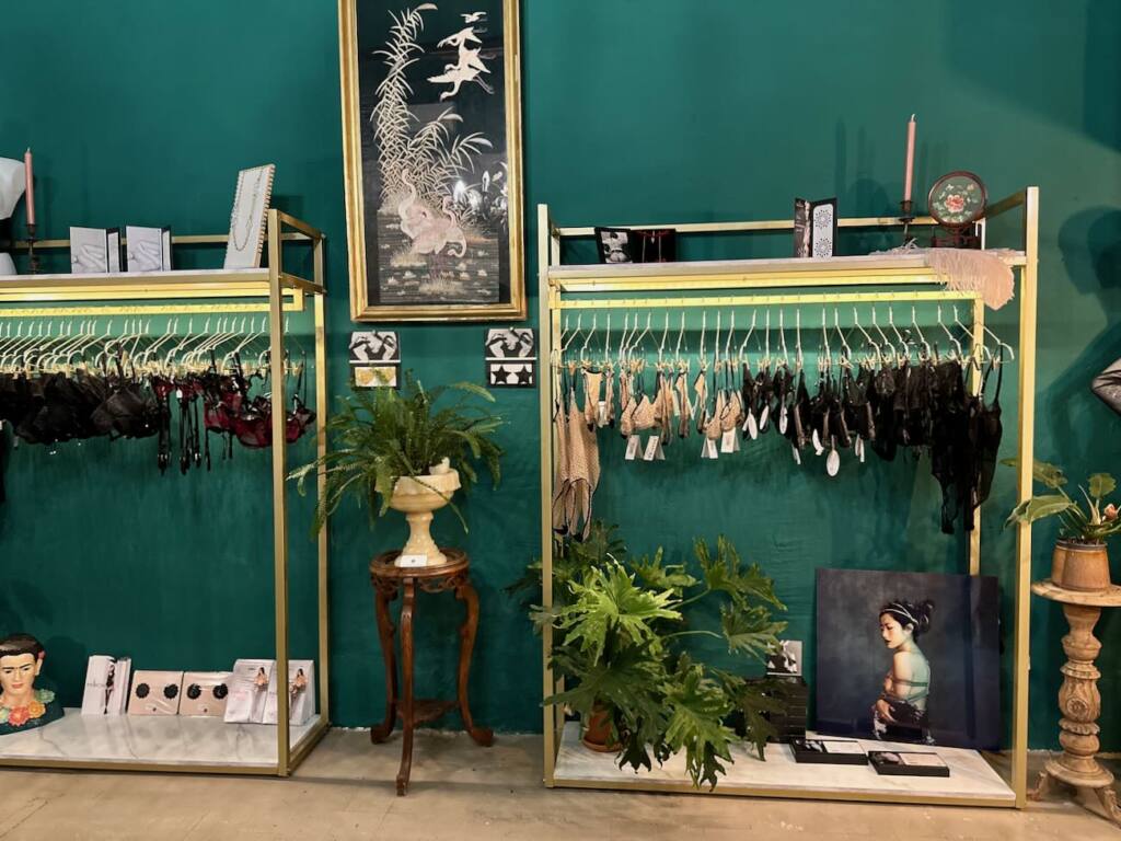 Le Jardin Parfumé : boutique de lingerie fine et d'accessoires intimes à Marseille (portant)