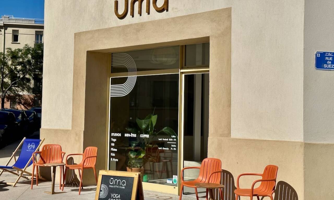 Uma est un centre holistique de bien-être situé aux Catalans (terrasse
