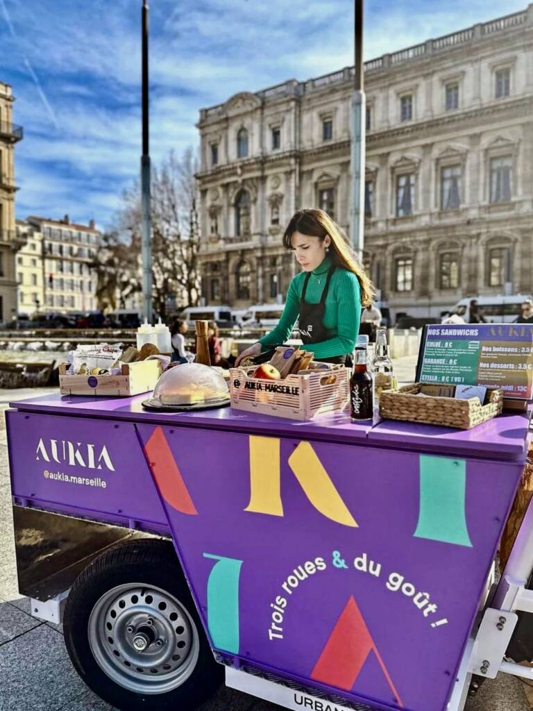 Aukia : triporteur de sandwiches gourmets à Marseille (Kiana)