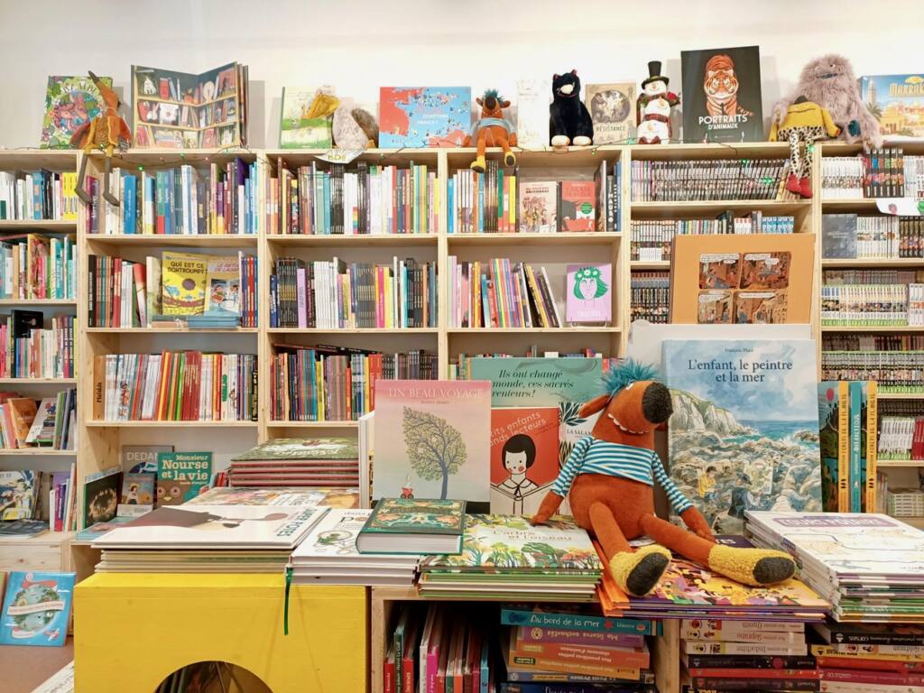 Nozika, librairie à Marseille : livre à l'intérieur