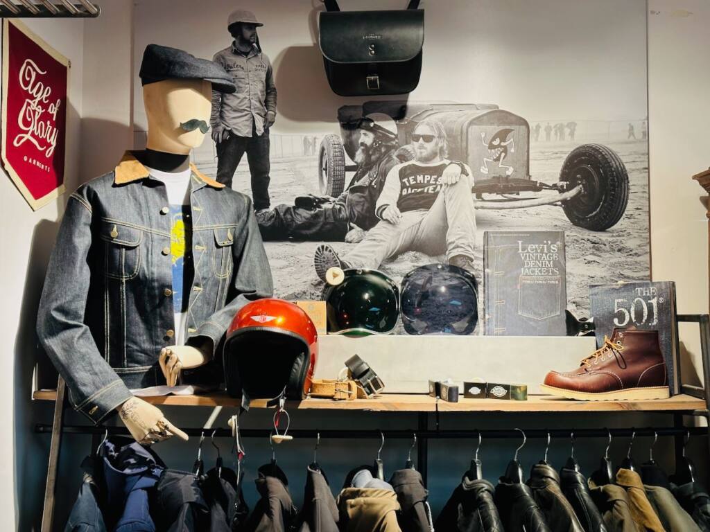 The Royal Racer Marseille : concept-store mode et accessoires moto (vest jean)