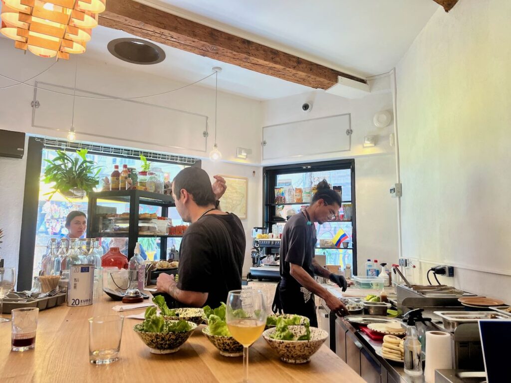 El Barrio est un restaurant de street food latino-américain situé dans le quartier de Noailles à Marseille. (intérieur)