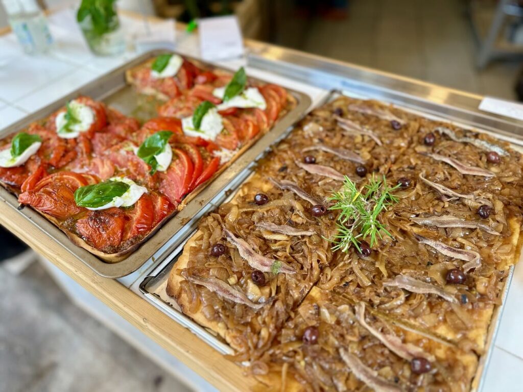 Tête d’Aïl est un restaurant de cuisine populaire provençale dans le quartier de Noailles à Marseille. (tartes)