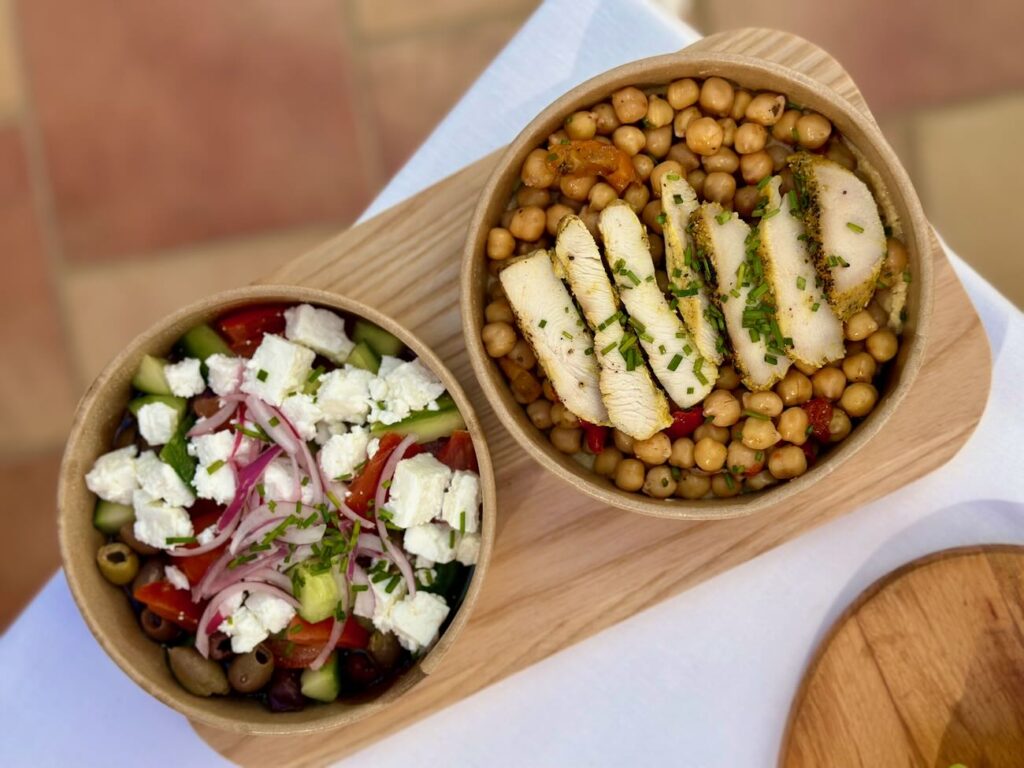 Bain Bain est une sandwicherie ambulante imaginé par le Petit Nice pour les baigneurs de l’Anse de Maldormé (salades)