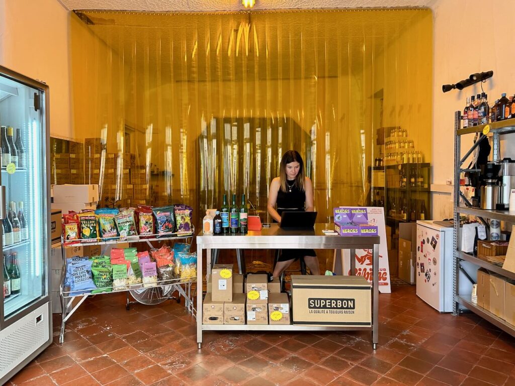 Bibine est une cave à vin et une épicerie fine dans le quartier de Saint-Lambert à Marseille (boutique)