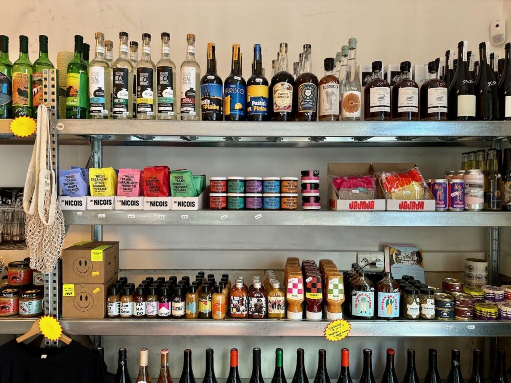 Bibine est une cave à vin et une épicerie fine dans le quartier de Saint-Lambert à Marseille (épicerie)