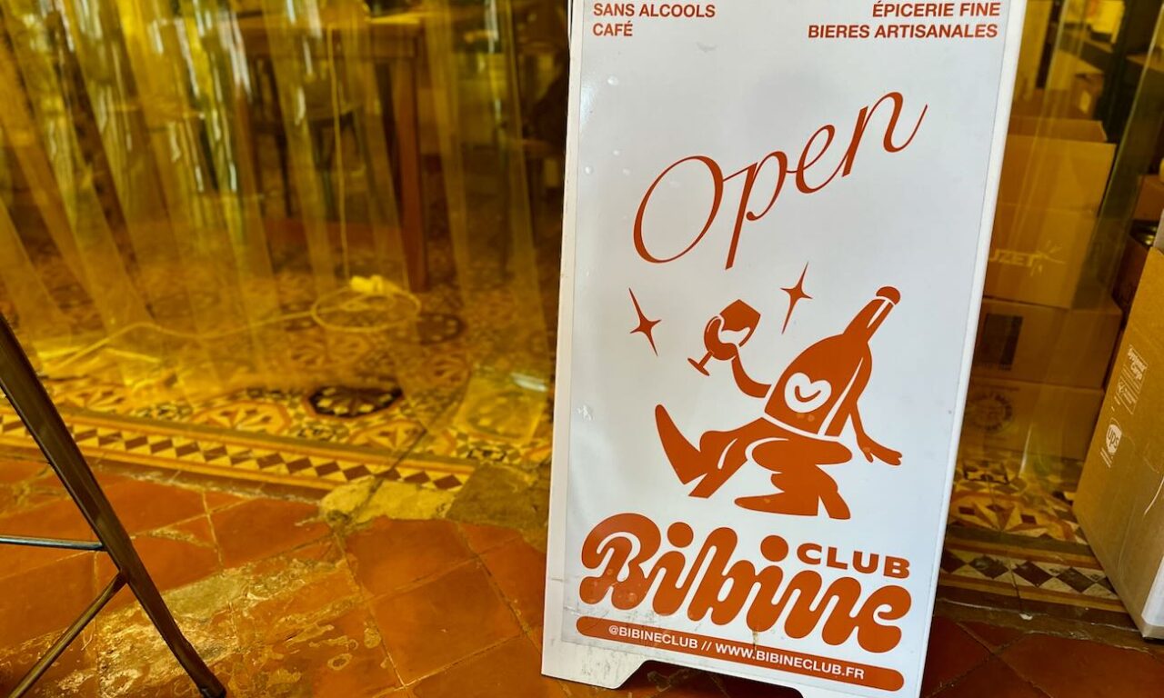 Bibine est une cave à vin et une épicerie fine dans le quartier de Saint-Lambert à Marseille (pancarte)