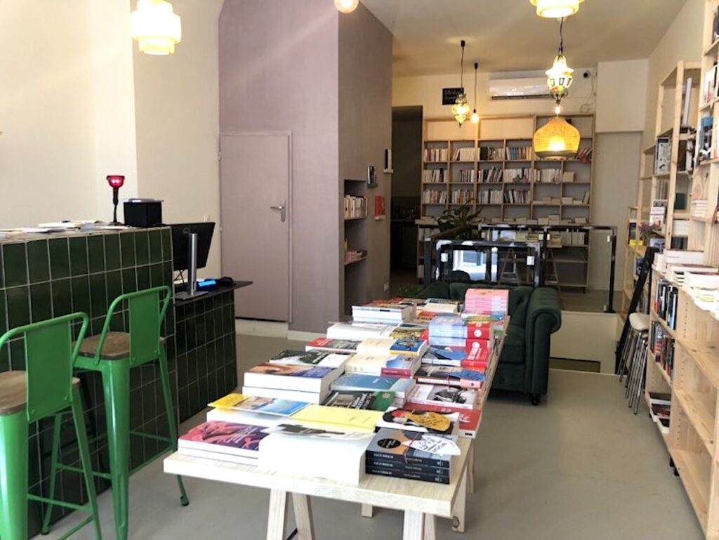 La Pharmakeia est une librairie généraliste du quartier de la Préfecture (présentation des livres)