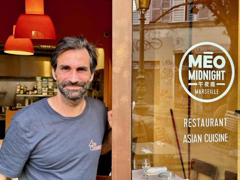 Mēo Midnight est un restaurant asiatique situé en haut de la rue d’Aubagne qui propose une cuisine contemporaine qui fait la part belle aux produits locaux. (Michaël Teixeira)