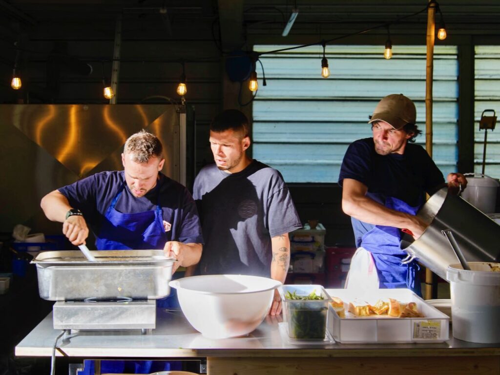 Les Dîners insolites sont des dîners conviviaux organisés dans des lieux exceptionnels de Provence par des chefs locaux de renom. (cuisine)