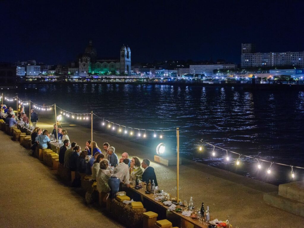 Les Dîners insolites sont des dîners conviviaux organisés dans des lieux exceptionnels de Provence par des chefs locaux de renom. (Mucem)