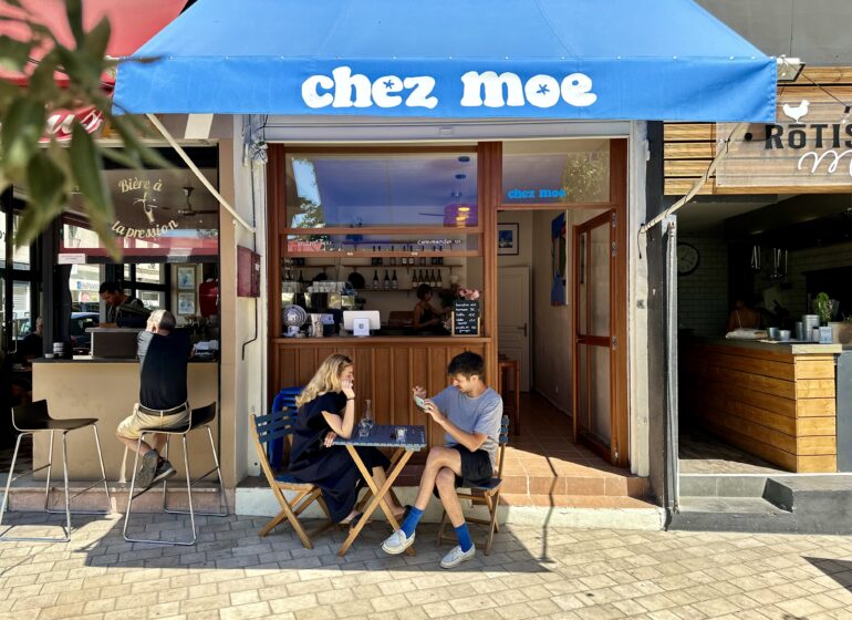 Chez Moe est une cantine et un Coffee shop d'inspiration japonaise dans le quartier du Panier à Marseille. (couple)