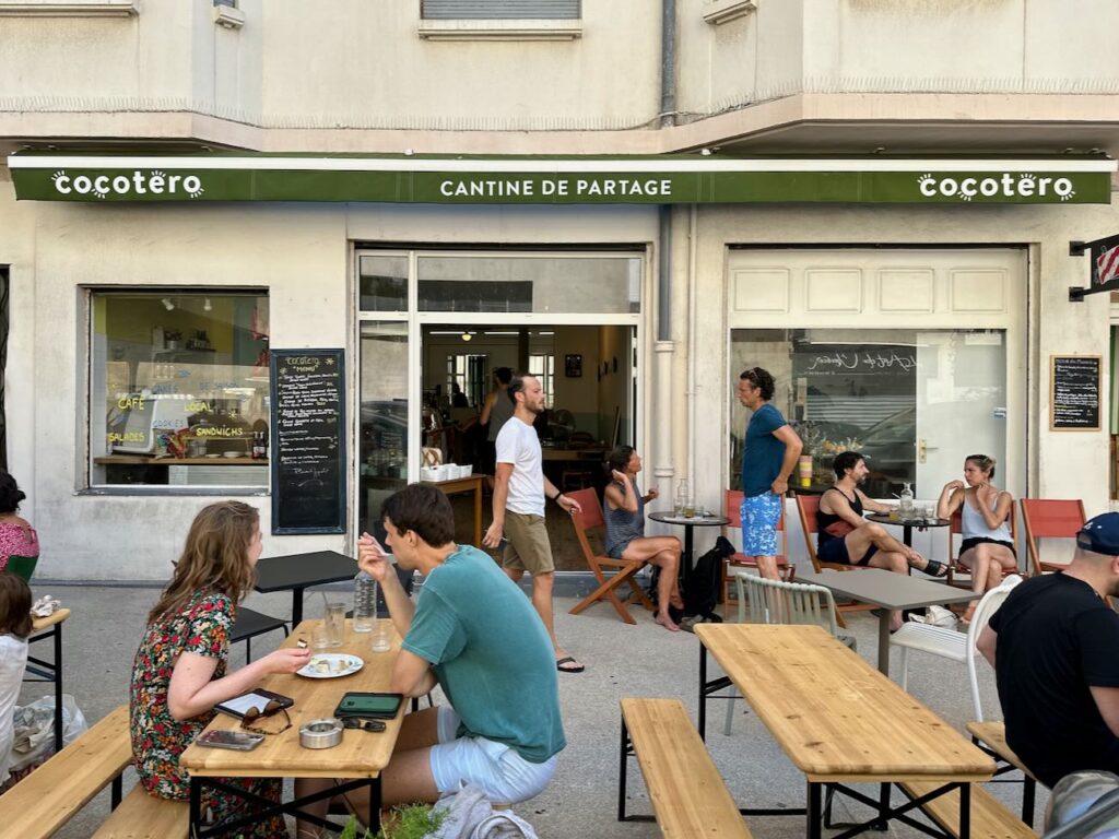 Cocotéro est une cantine végétal dans le quartier des Catalans qui propose une cuisine de partage pour tous les moments de la journée. (façade)