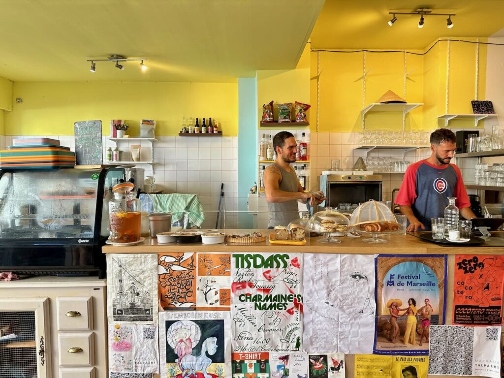 Cocotéro est une cantine végétal dans le quartier des Catalans qui propose une cuisine de partage pour tous les moments de la journée. (bar)